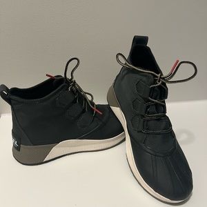 Sorel Out N About III Duck Boots in rare Moss/Black color.